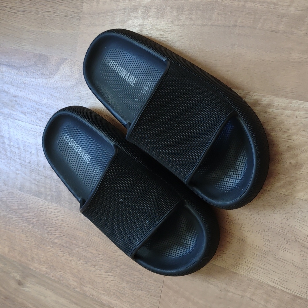 Womens slides
